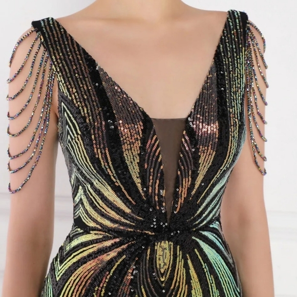 Stunning Metallic Evening Dress with Sequin Detail - Picture 9 of 16